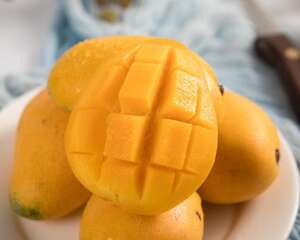 吃芒果不能吃什么，芒果不能和什么水果一起吃