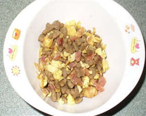 【美食攻略】自制狗狗美食之香肠鸡蛋饭