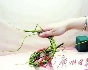 手编花艺玫瑰百合情意绵绵