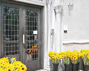 杰克逊墓园变花海 一花农捐2千枝向日葵