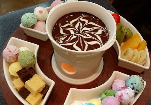 哪些食物需要谨慎给狗狗喂食