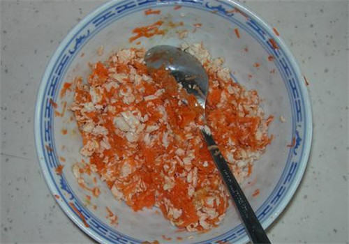 【美食攻略】自制猫咪鸡肉胡萝卜拌饭