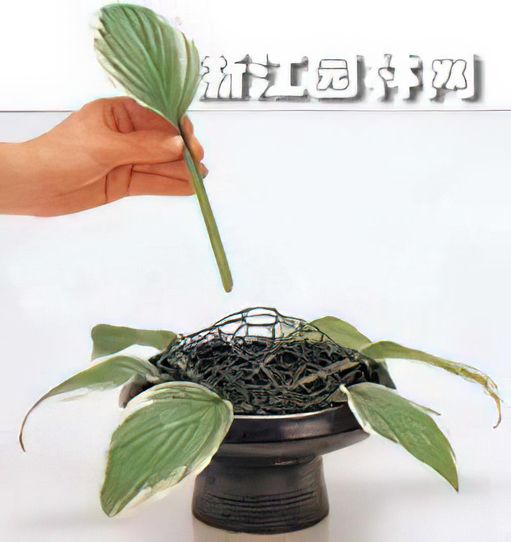 制作喜庆盆式插花