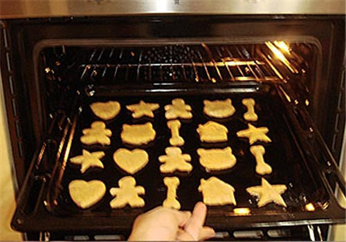 【美食攻略】自制狗狗磨牙小饼干